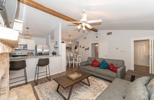 North San Antonio - SAT Casa | Cozy Good Vibes Getaway