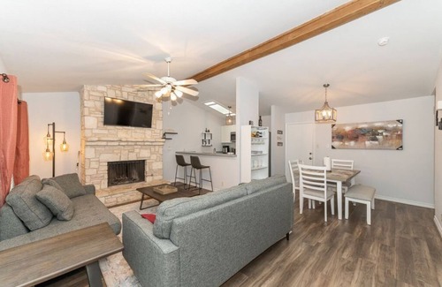 North San Antonio - SAT Casa | Cozy Good Vibes Getaway