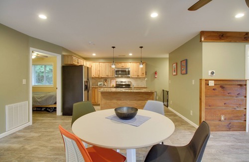 Goode Cabina | Cozy Goode Cabin w/ Deck ~ 17 Mi to Lynchburg