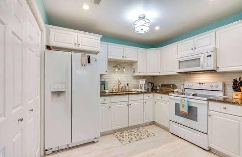 Goose Creek Casa | Cozy Goose Creek Escape w/ Patio & Grill