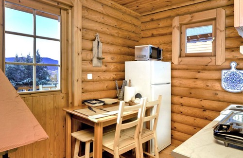 Bouvet Island Chalet De Esquí | Cozy retreat on Parnassos Mountain.