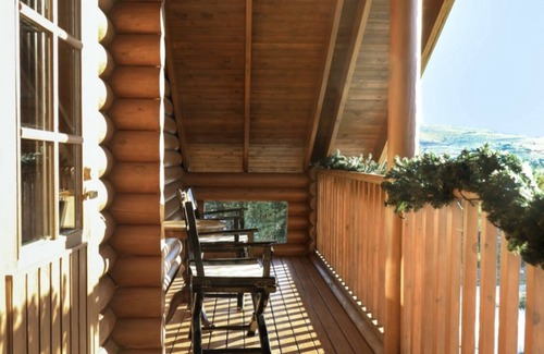 Bouvet Island Chalet De Esquí | Cozy retreat on Parnassos Mountain.