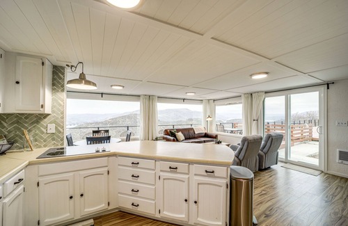Grand Coulee Casa | Cozy Grand Coulee Home w/ Deck & Views!