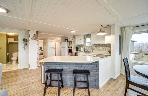 Grand Coulee Casa | Cozy Grand Coulee Home w/ Deck & Views!
