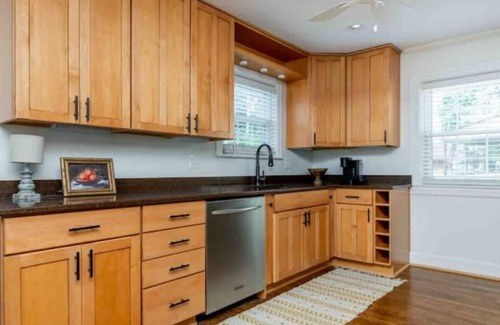 Hawthorne Casa | Cozy, great LOCATION, smoke FREE!