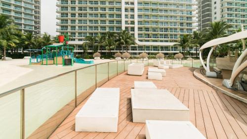 Don Bosco Apartamento | Cozy Green 1 BR unit with Balcony Azure Bahamas South