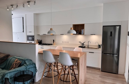 Albion Apartamento | Cozy Grin: Club Med beach access, private garden, modern comfort.