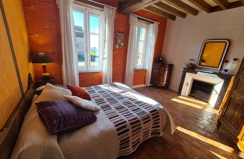 Bonnee Cama Y Desayuno | Encantador Refugio Rural: Habitación y Roulotte, Cerca de Château y Bosque