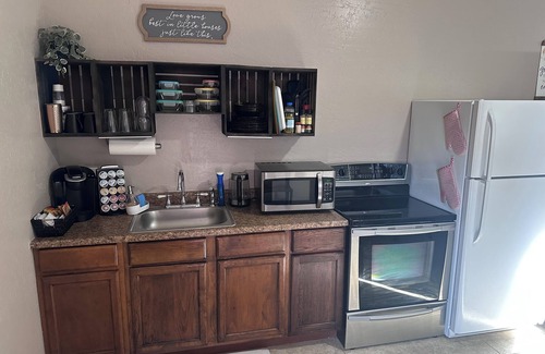 Glendale Apartamento | Cozy Guest House Apartment w/ Shared Backyard Oasis, Spa & Pool