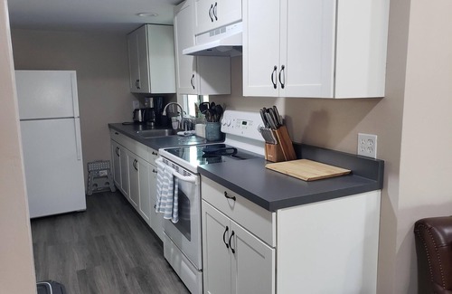 Blenman-Elm Casa | Cozy Guest House, 1BR, AC, Pets OK, Enclosed yard, New remodel