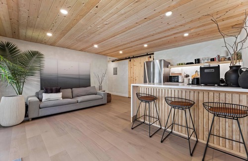 Lake Forest Cabina | Cozy Guest House Surrounded with nature and Eucalyptus Trees.