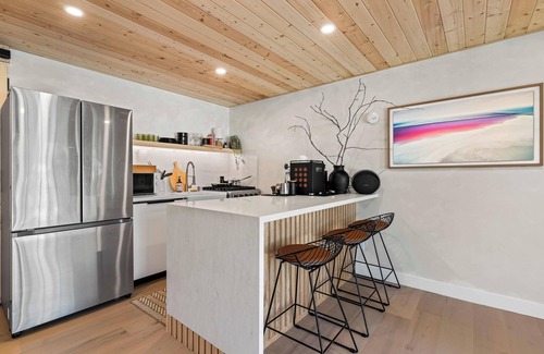 Lake Forest Cabina | Cozy Guest House Surrounded with nature and Eucalyptus Trees.