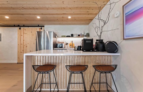 Lake Forest Cabina | Cozy Guest House Surrounded with nature and Eucalyptus Trees.