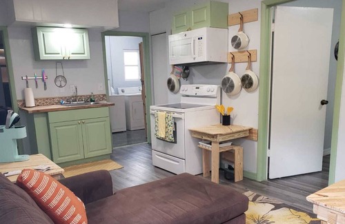 Inwood Casa | Cozy guest house w/ fenced yard and hot tub