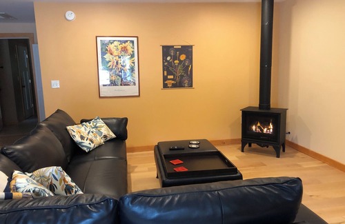 Falmouth Cabina | Cozy guest house with beach rights on quiet Highland Lake
