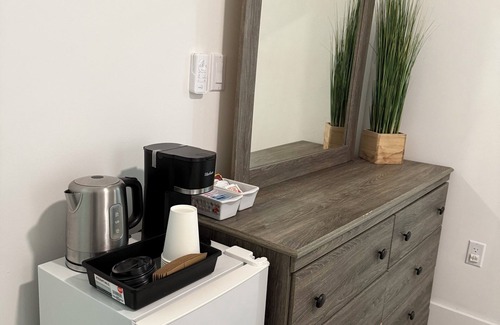 Diplomat Casa | Cozy guest room with separate entrance