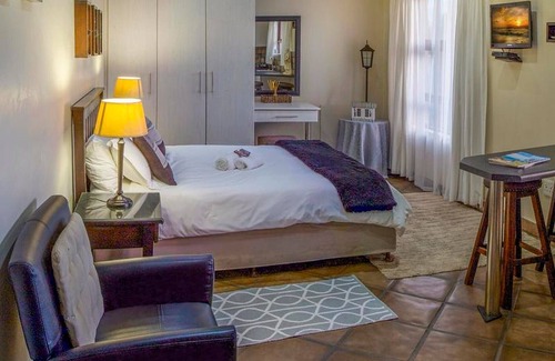 Humewood Cama Y Desayuno | Acogedora habitación con cama doble y cocina, cerca de Port Elizabeth
