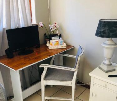 Weltevredenpark Apartamento | Cozy guest suite with private access