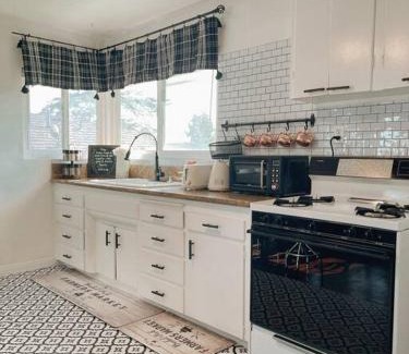 Midway City Casa | Cozy Guesthouse in Central OC