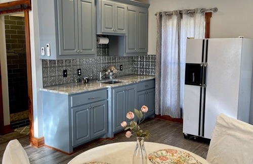 Madison Casa | Cozy guesthouse minutes from multiple amenities