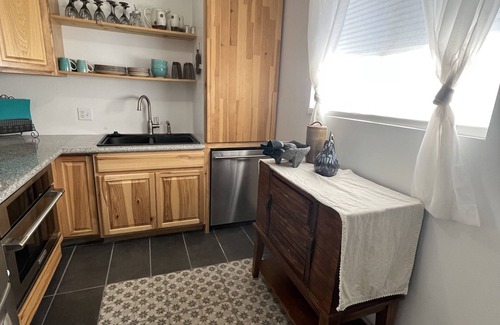Diamond Valley Cabaña | Cozy Guesthouse with views