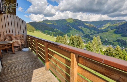 Notre-Dame-de-Bellecombe Chalet De Esquí | Mitad de chalet cómodo, cerca de pistas, balcón, 2 hab/1 baño
