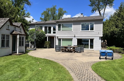 West Bloomfield Casa | Cozy home with direct lake view