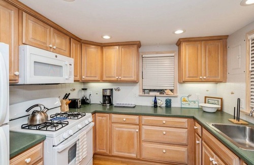 Hampton Bays Casa | Cozy Hampton Bays Beach Cottage one Block from the Beach, Perfect for Couples