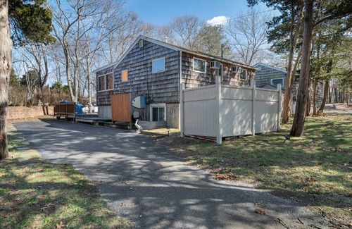 Hampton Bays Casa | Cozy Hampton Bays Beach Cottage one Block from the Beach, Perfect for Couples
