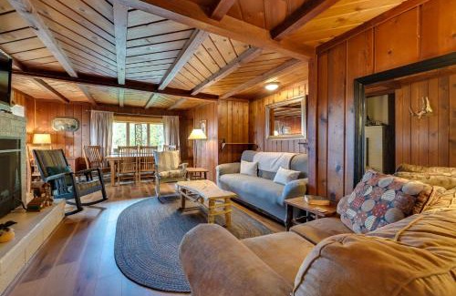 Harbor Springs Casa | Cozy Harbor Springs Vacation Rental, 13 Mi to Town