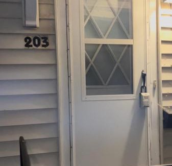 Harvard Casa | Cozy Harvard home just 1 block from the Metra UP-NW line for easy trips to Chicago or Lake Geneva