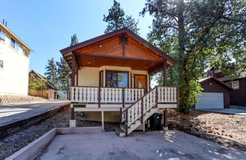 Moonridge Casa | Cozy Haven - 1966 by Big Bear Vacations
