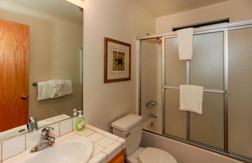 Moonridge Casa | Cozy Haven - 1966 by Big Bear Vacations