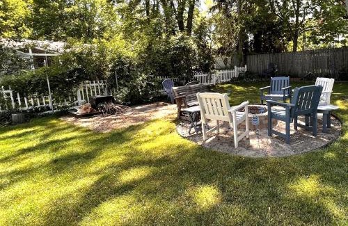 South Haven Casa | Cozy Haven- Cape Cod style cottage- close to beach