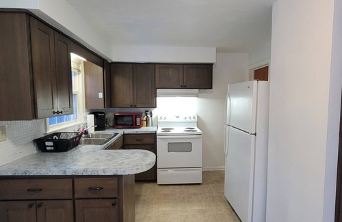 Eastwood Casa | Cozy haven Vacation/Work stay 5 min from downtown and hospitals