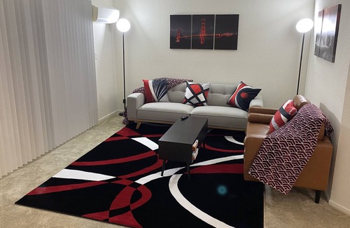 Pleasanton Apartamento | "Cozy Haven: Your Urban Retreat"