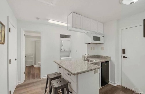 North Northwest Pensacola Cabaña | Cozy Hencye 3 Near Uwf, Hospital & Pensacola Beach
