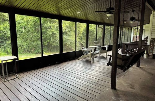 North Northwest Pensacola Cabaña | Cozy Hencye 3 Near Uwf, Hospital & Pensacola Beach