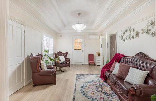 Wollongong CBD Casa | Cozy Heritage Home 10mins walk to Wollongong Hospital with Free Parking and Fast Internet