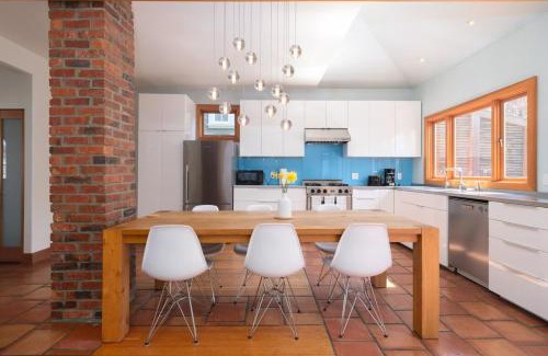 Riley Park Apartamento | Cozy Heritage Home Near Main St
