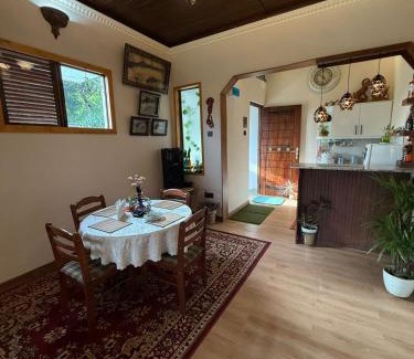 Katugastota Apartamento | Cozy Hideaway and Quiet Rooftop in Beautiful Kandy