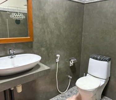 Katugastota Apartamento | Cozy Hideaway and Quiet Rooftop in Beautiful Kandy