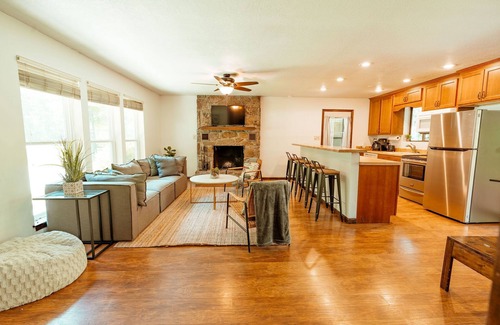 Fairfield Bay Casa | Cozy** Hideaway at Fairfield Bay- enjoy this cozy home with great outdoor space