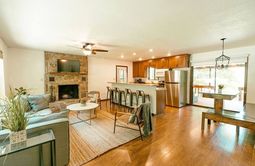 Fairfield Bay Casa | Cozy** Hideaway at Fairfield Bay- enjoy this cozy home with great outdoor space