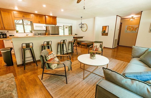 Fairfield Bay Casa | Cozy** Hideaway at Fairfield Bay- enjoy this cozy home with great outdoor space