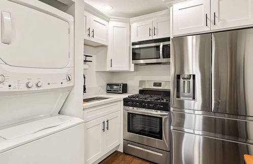 Bonita Casa | Cozy Hideout | Minutes From Downtown
