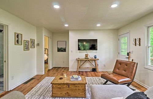 Mirror Lake Casa | Cozy Highlands Escape - 1 Mile to Downtown!