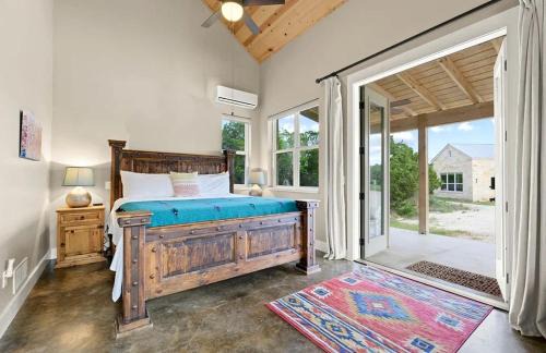 Dripping Springs Casa | Cozy Hill Country Cottage Rental for Romantic Weekend Getaways from Austin