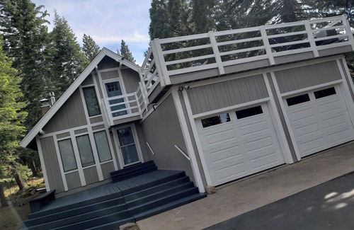 Lake Almanor West Cabina | Acogedora cabaña en la cima de una colina en el lago Almanor