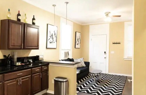 Saint Claude Casa | Cozy Historic Home with a Contemporary Twist